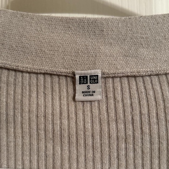 Uniqlo Taupe Ribbed Button-Front Cardigan - Picture 2 of 3
